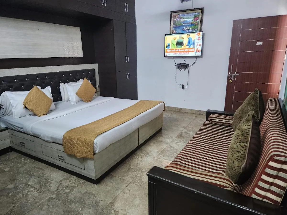 Hotel Cozy Cave New Delhi